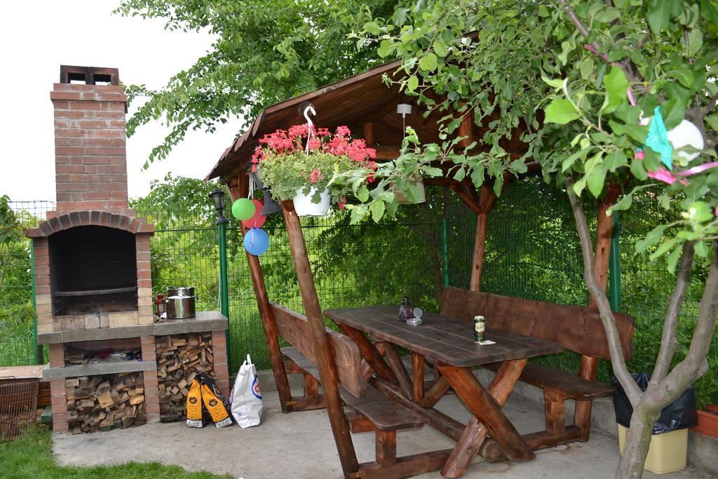 Happy Place - Casuta Galbena Domnesti  外观 照片